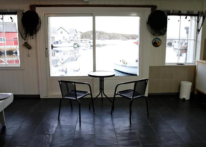 Marthas Rorbu * Bakkasund