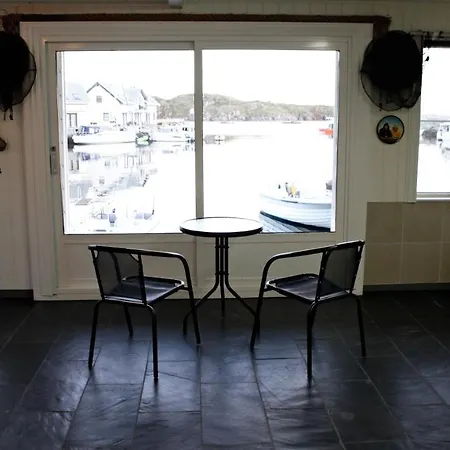 Marthas Rorbu * Bakkasund