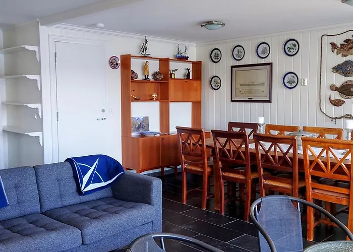 Marthas Rorbu Hébergement de vacances Bakkasund